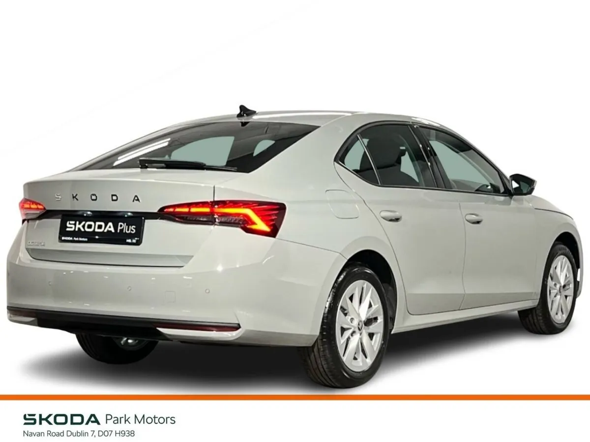 Skoda Octavia Selection 1.5TSI 115BHP - Reversing - Image 4