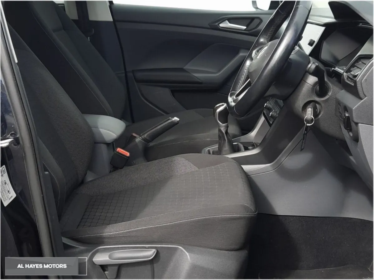 Volkswagen T-Cross **INCREDIBLY LOW KM**LIFE 1.0 T - Image 4