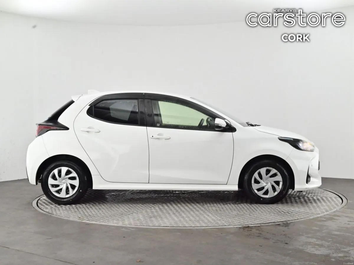 Toyota Yaris 1.5 - Image 2