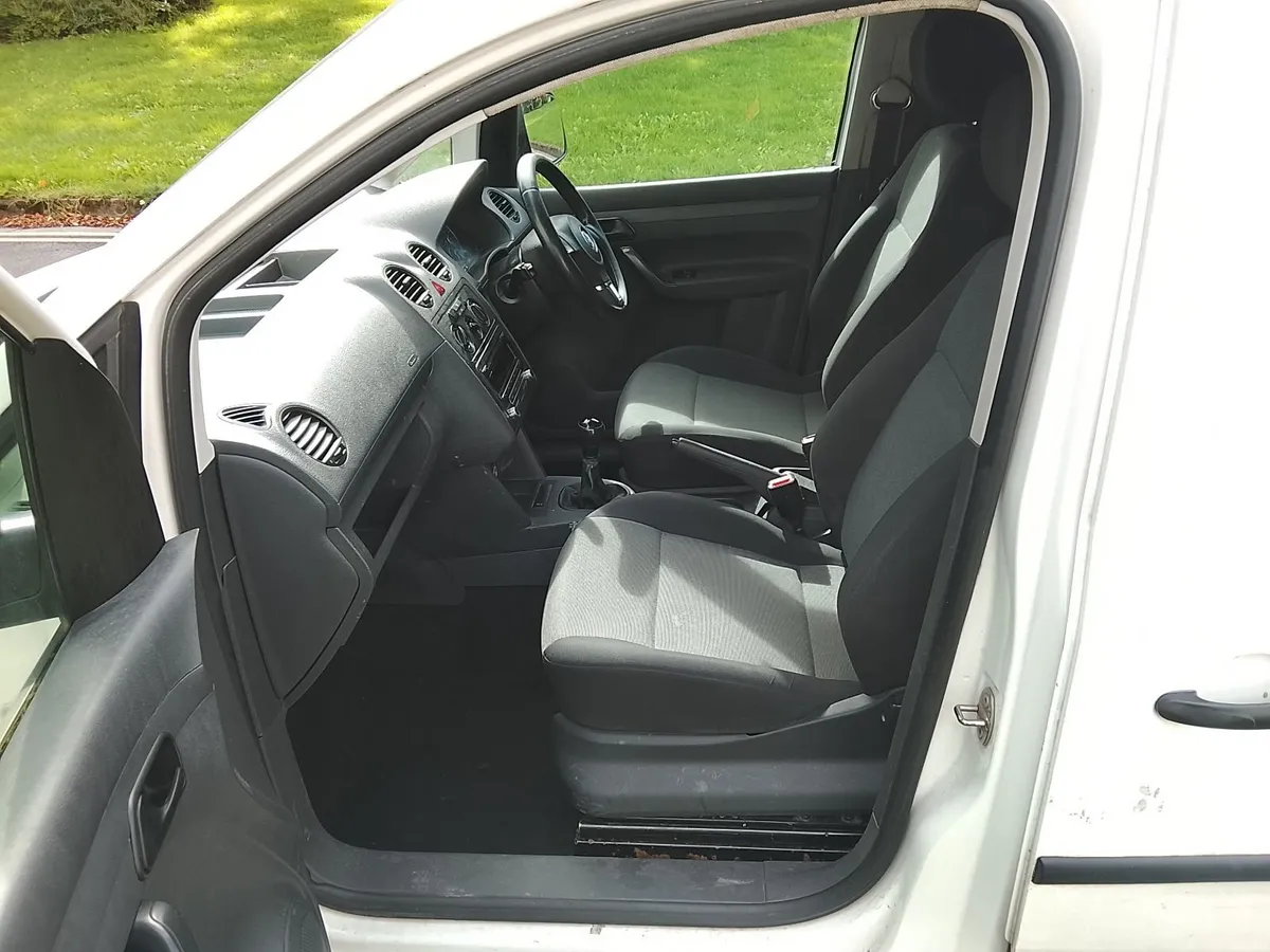 Volkswagen Caddy 2011 - Image 3