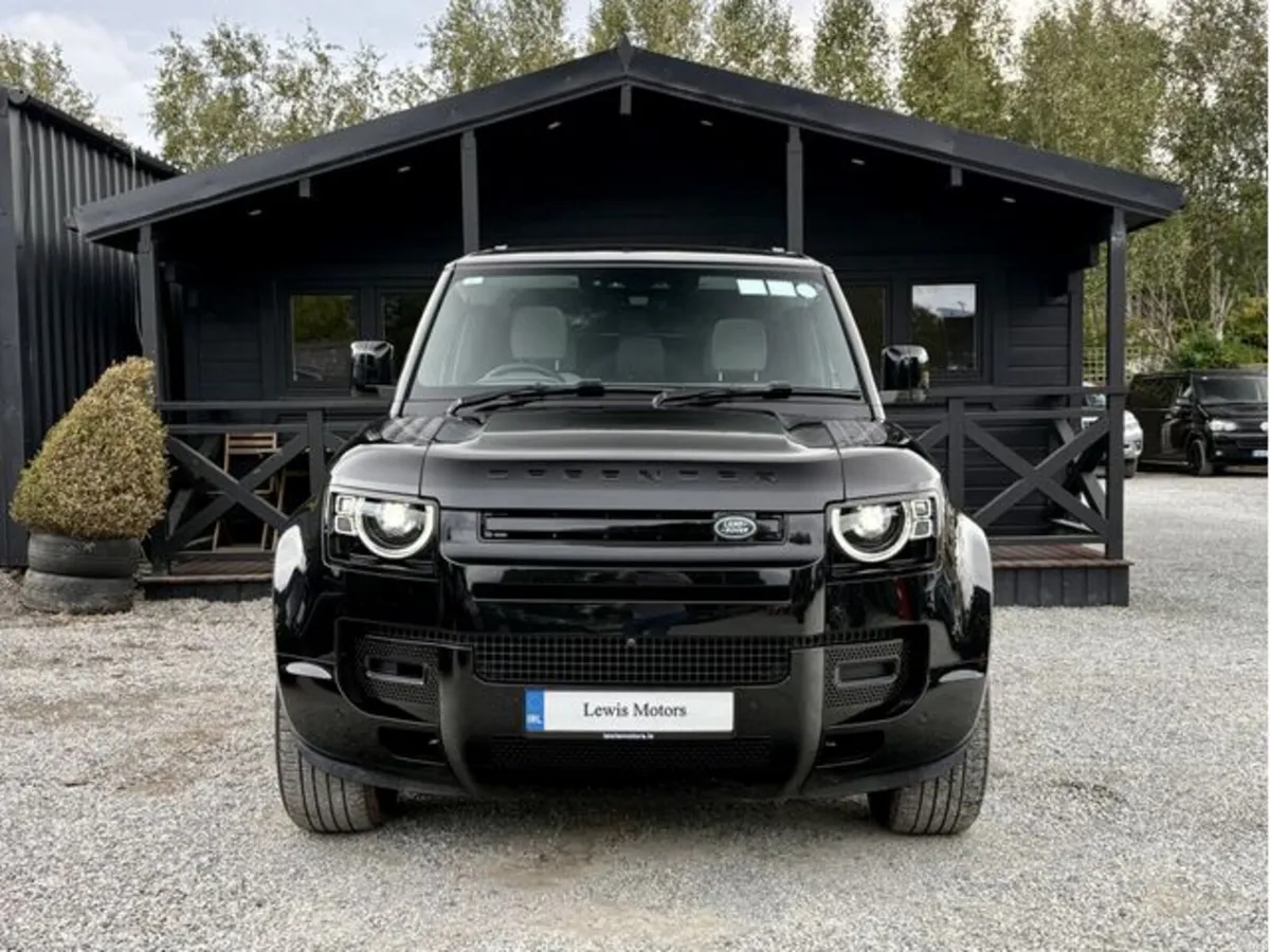 Land Rover Defender 110 X-DYNAMIC SE P300E - Image 2