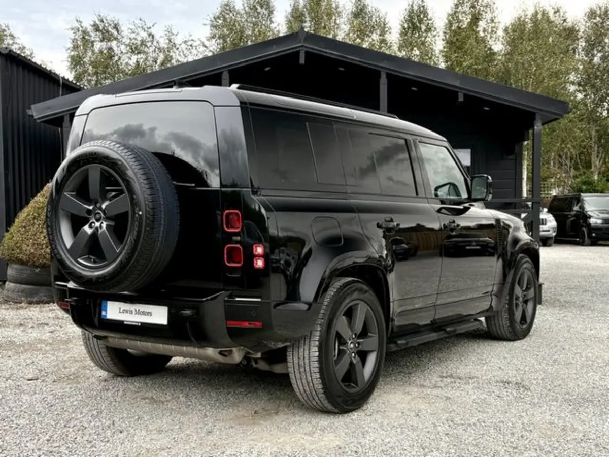 Land Rover Defender 110 X-DYNAMIC SE P300E - Image 6