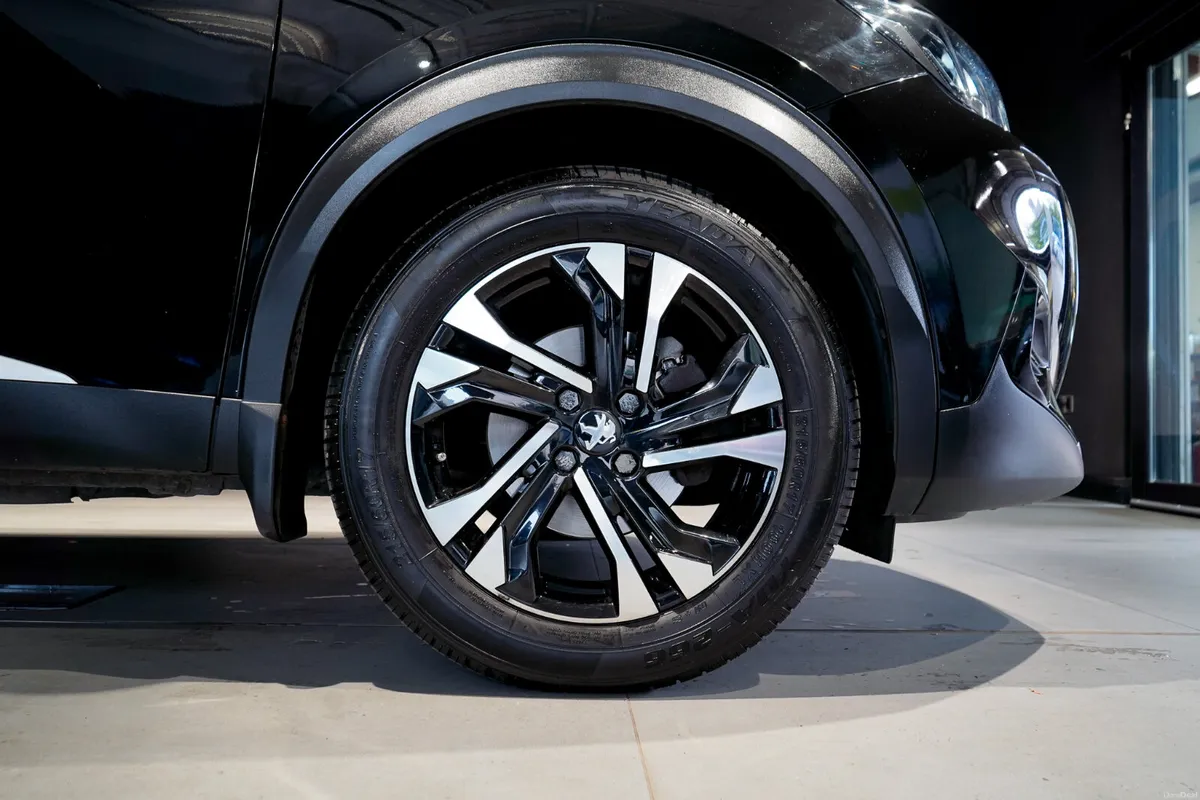 2021 Peugeot 2008 Allure 1.5 BlueHDi 110bhp Manual - Image 4