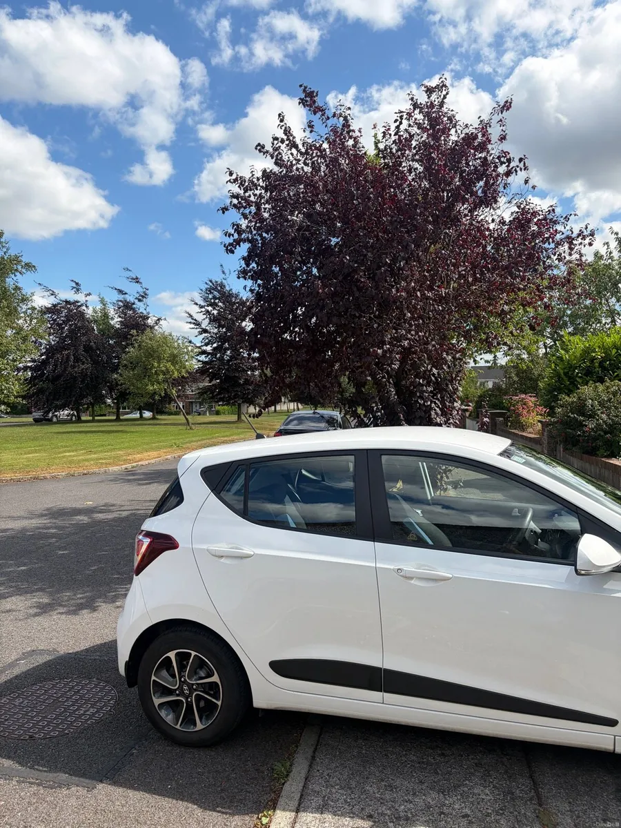 White Hyundai i10 - low owners - freshly serviced - Image 4