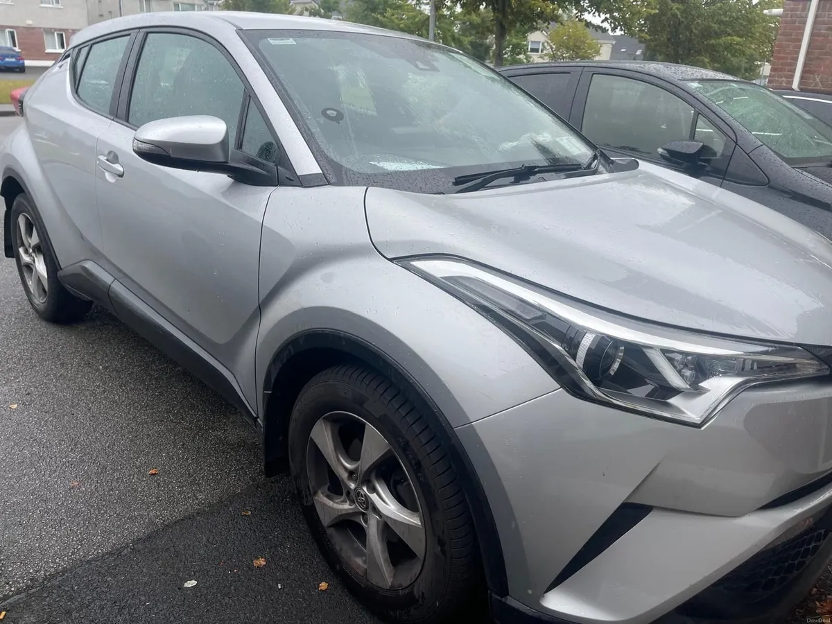 Toyota C-HR 2017 - Image 2
