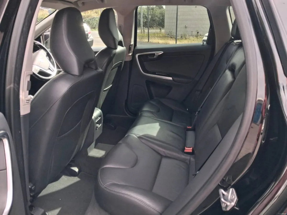 2017 VOLVO XC60  VERY LOW KM'S. - Image 6