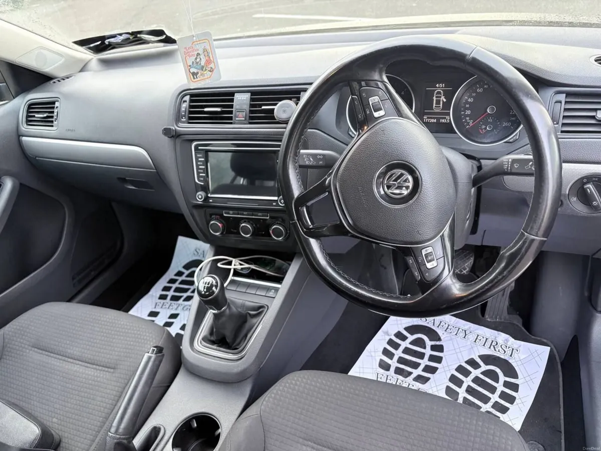 Volkswagen Jetta 2015 - Image 3