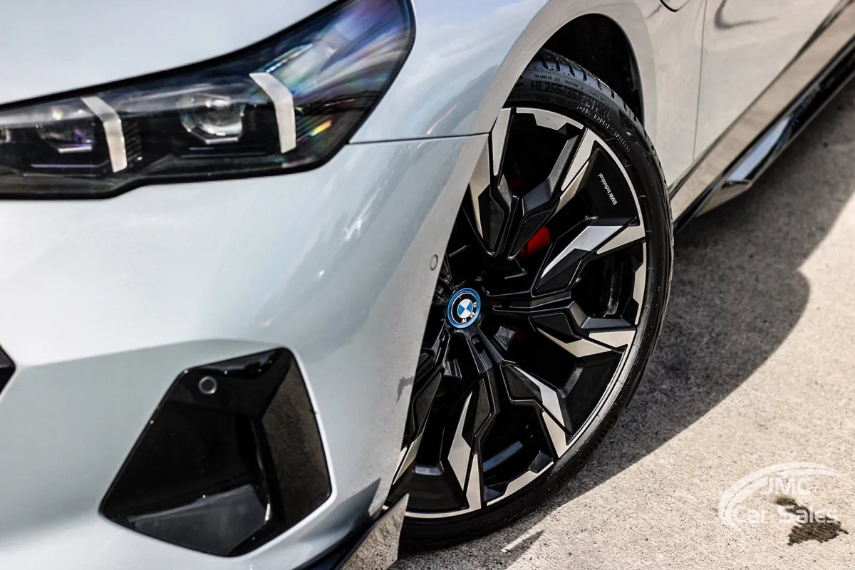 2024 BMW 5 SERIES PRO PACK LCI - Image 3