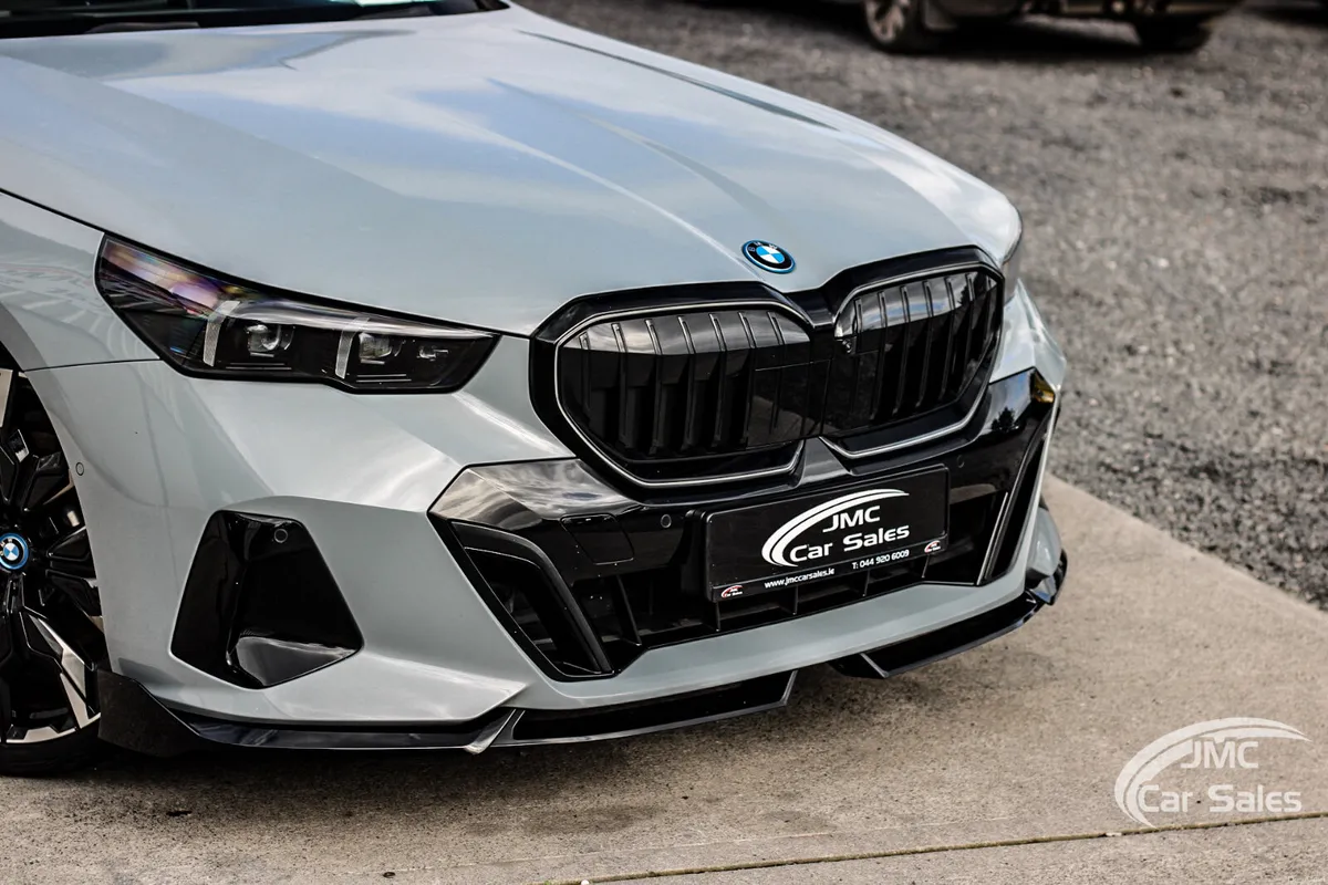 2024 BMW 5 SERIES PRO PACK LCI - Image 5