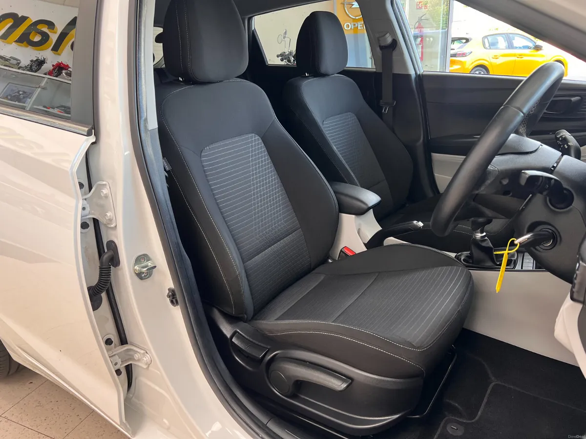 One Owner Only 18,000 Kms High Spec DELUXE PLUS Re - Image 6