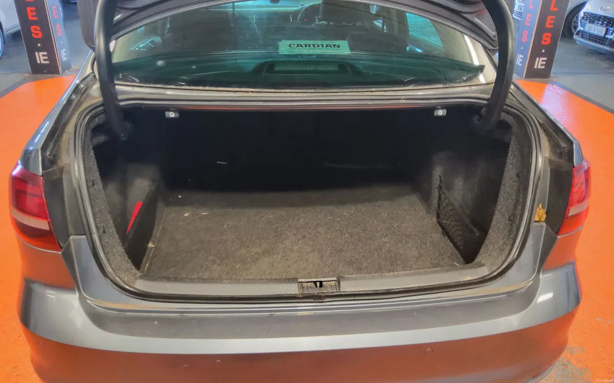 Volkswagen Jetta 2017 - Image 3