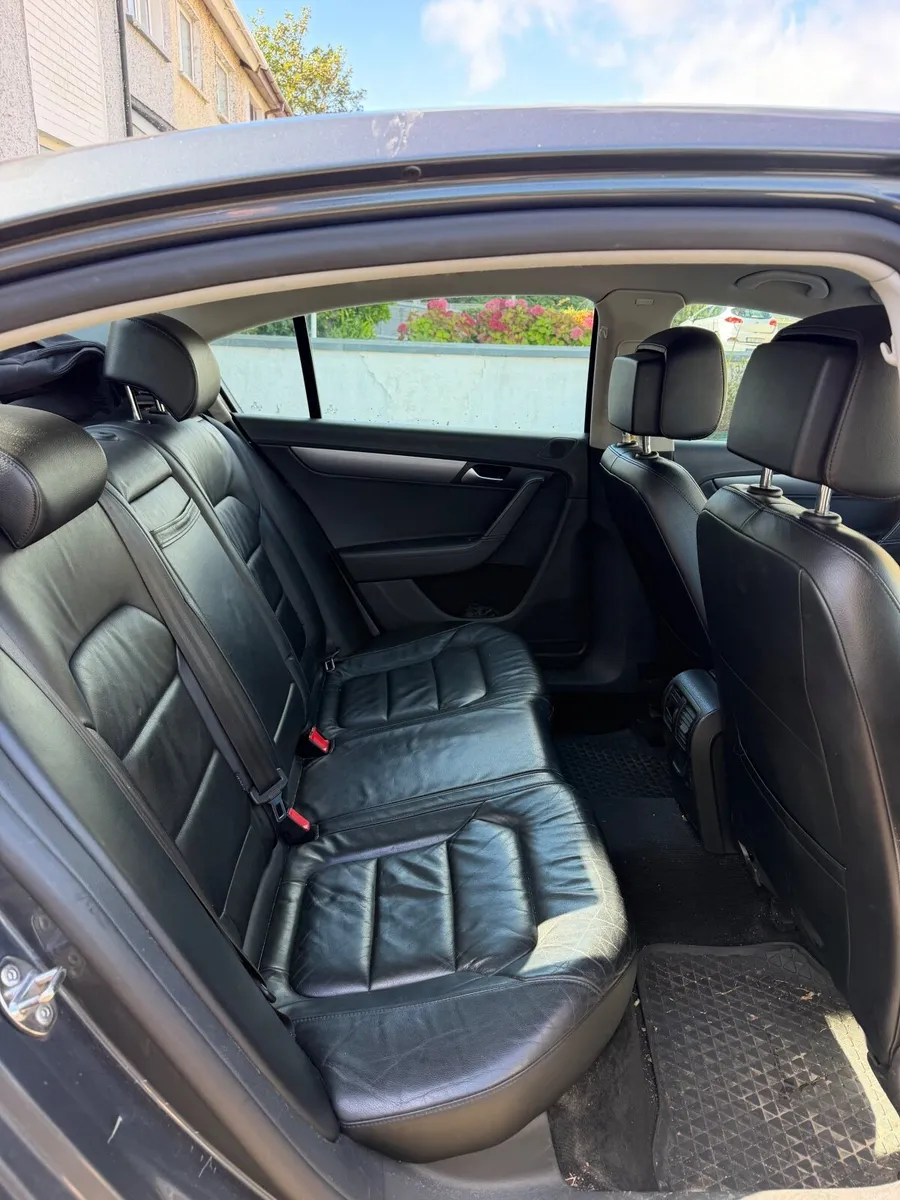 Volkswagen Passat 2011 2.0 TDI Automatic - Image 5