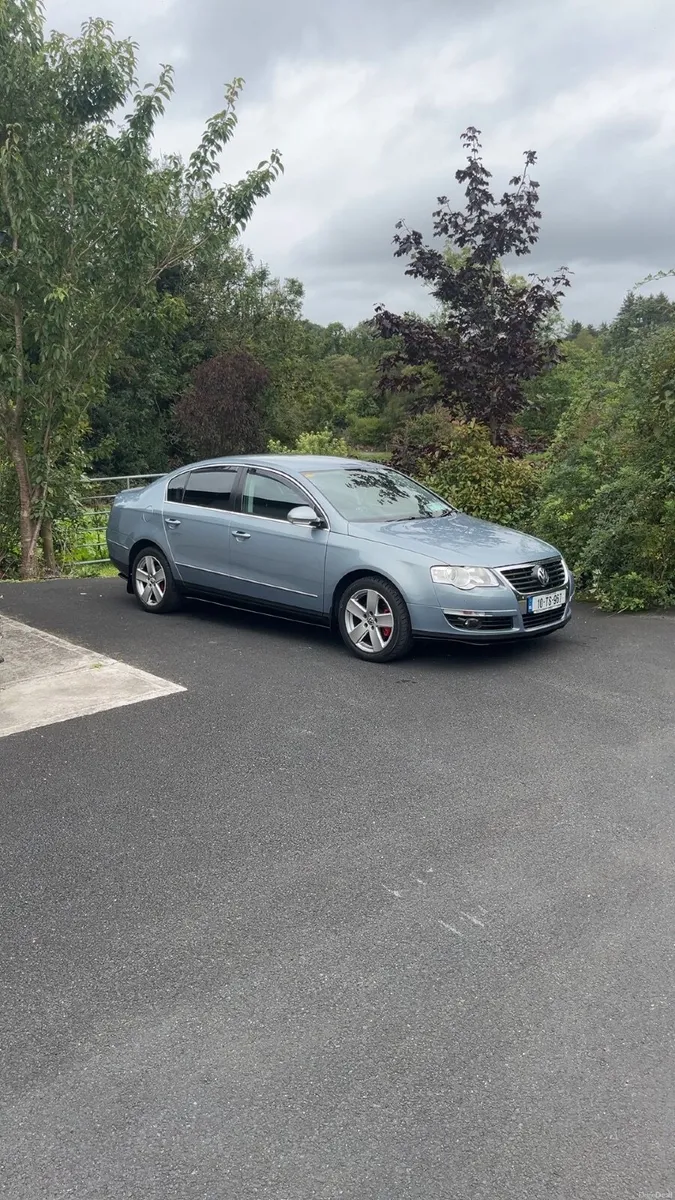 Volkswagen Passat 2010 - Image 1