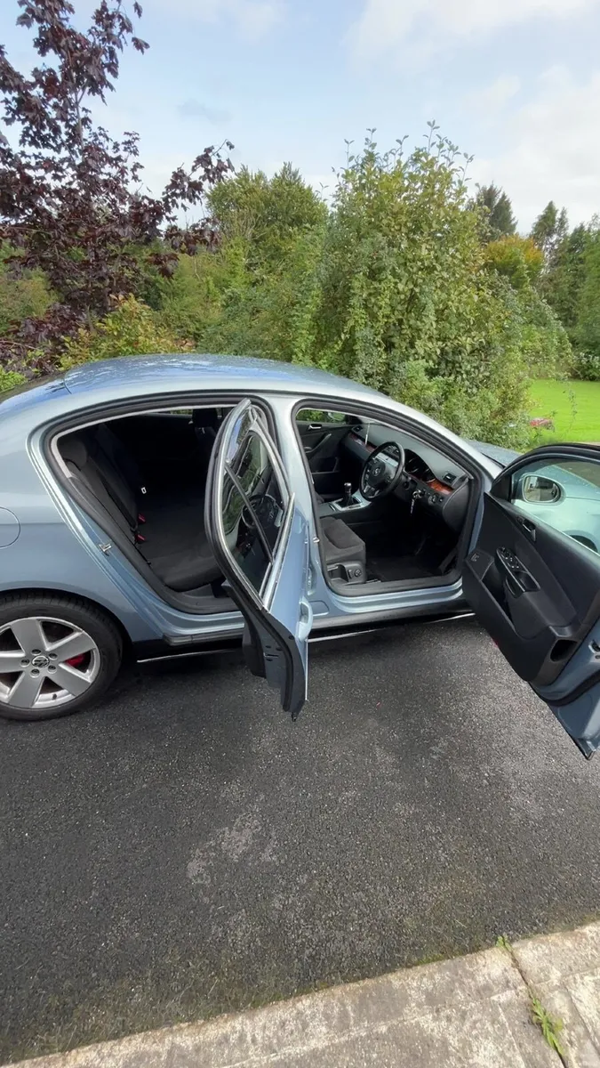 Volkswagen Passat 2010 - Image 4