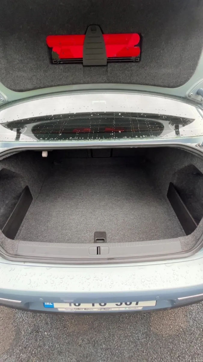 Volkswagen Passat 2010 - Image 6