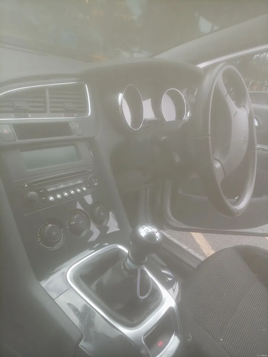 Peugeot 5008 2010 - Image 2