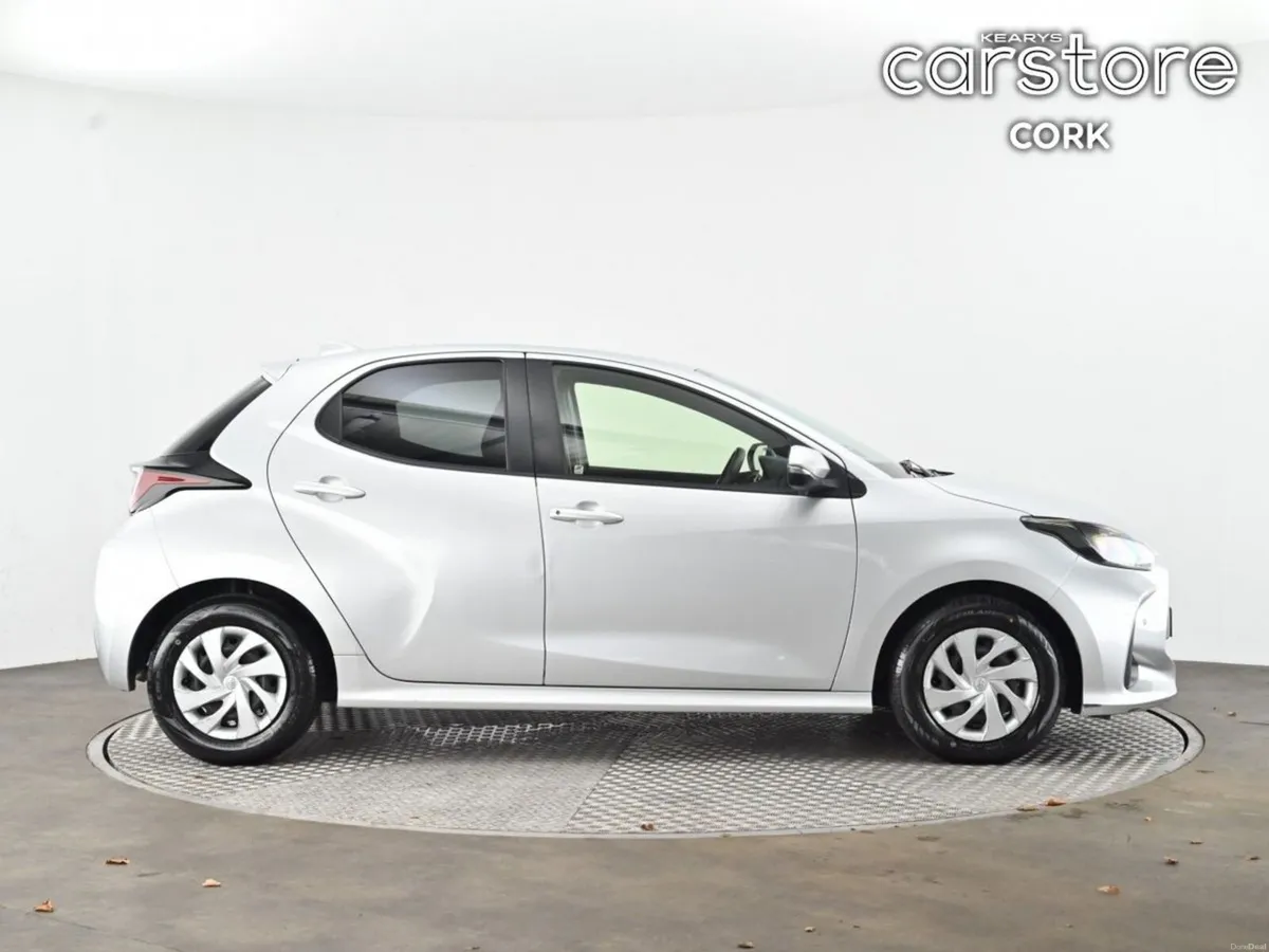 Toyota Yaris 1.5 - Image 2