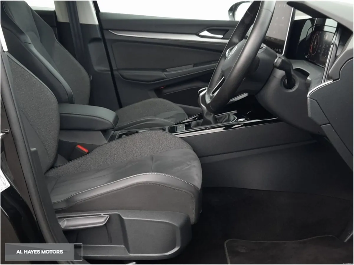 Volkswagen Golf **EXCEPTIONALLY LOW KMS**GOLF STYL - Image 4