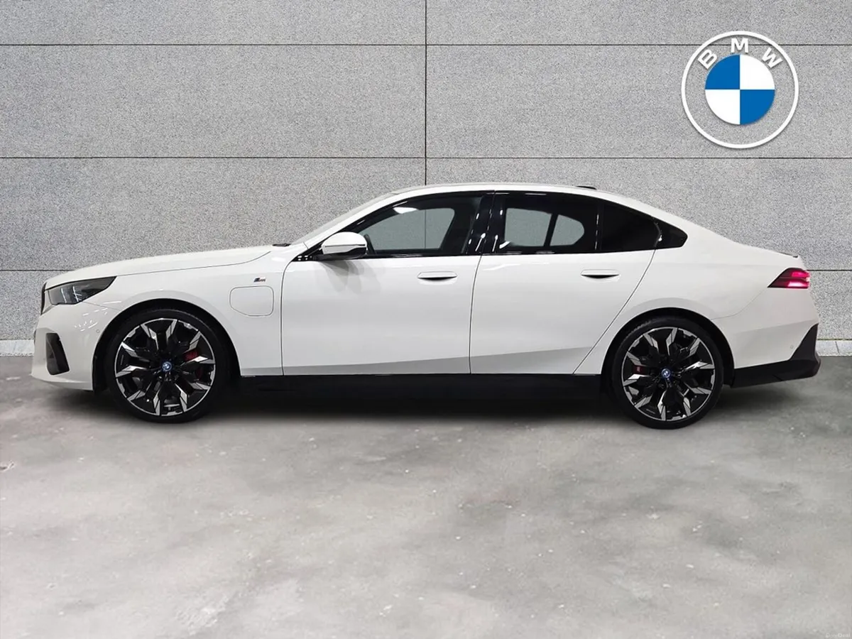 BMW 5-Series 550e xDrive M Sport Pro Saloon - Image 3