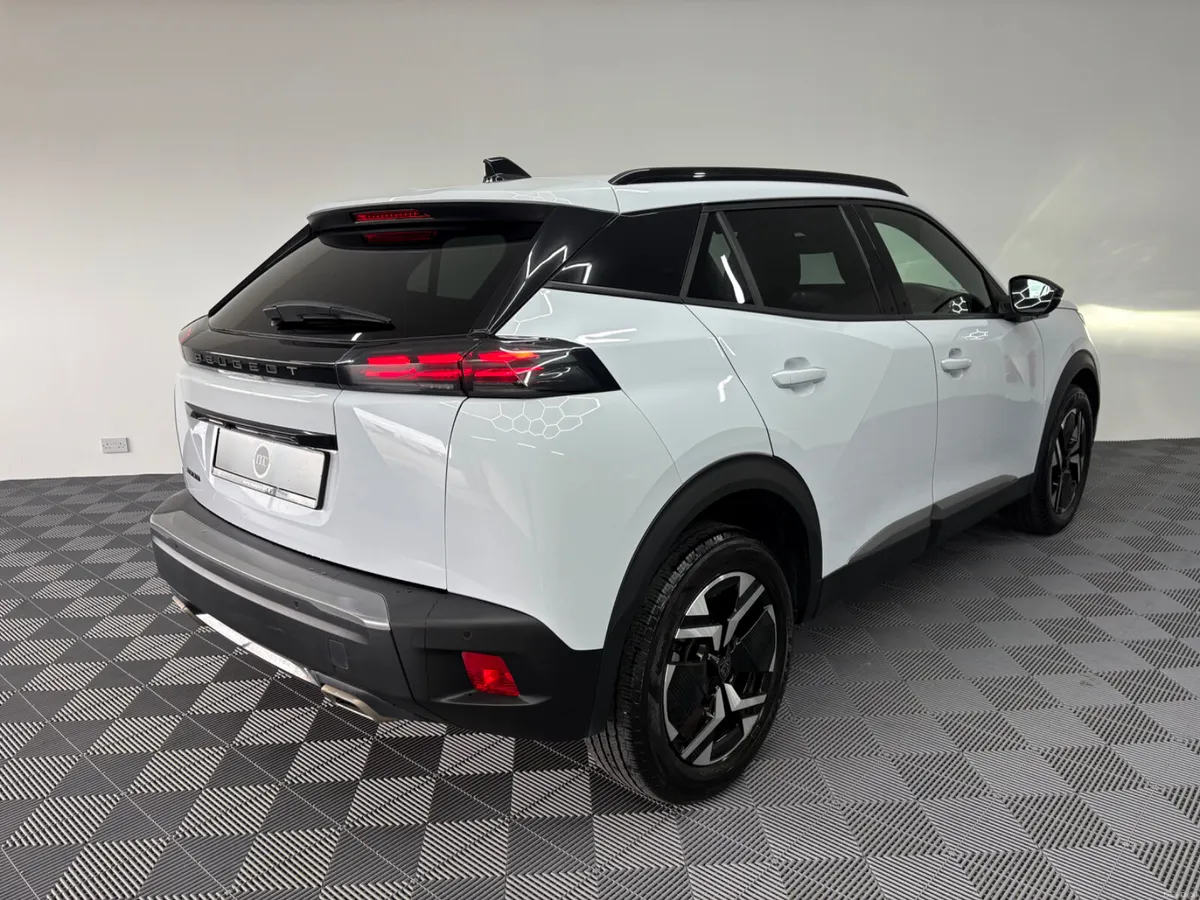 Peugeot 2008 Allure 1.2 2024 - Image 6