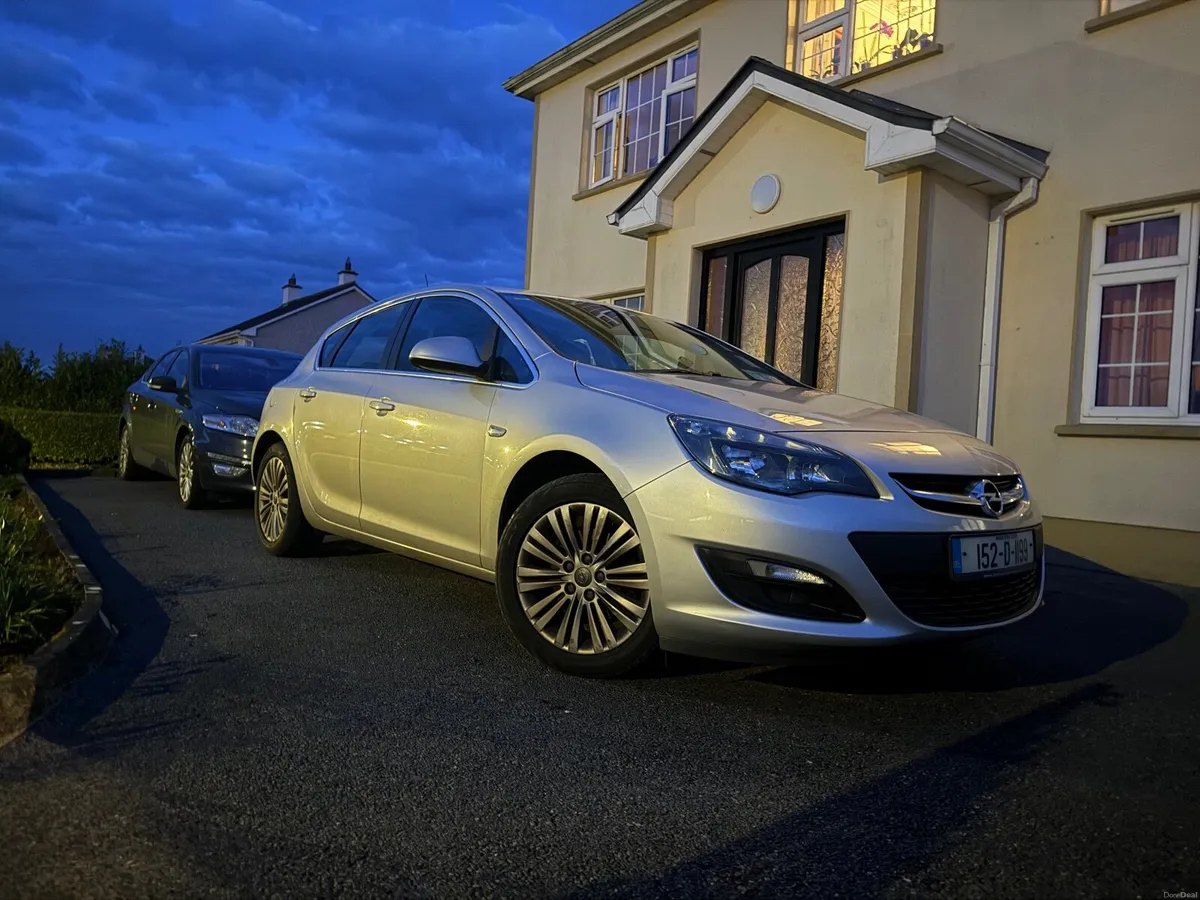 Opel Astra 2015 - Image 1