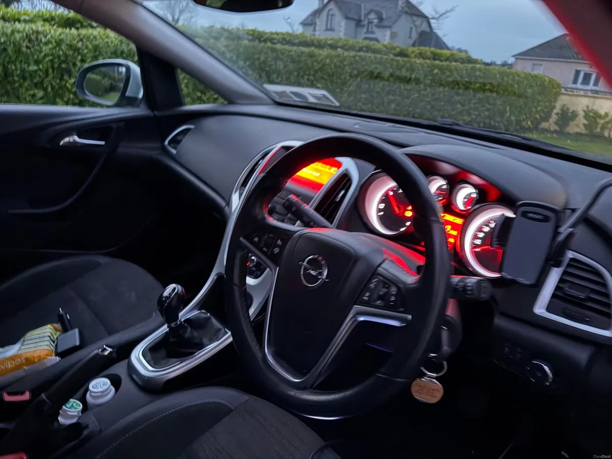 Opel Astra 2015 - Image 3