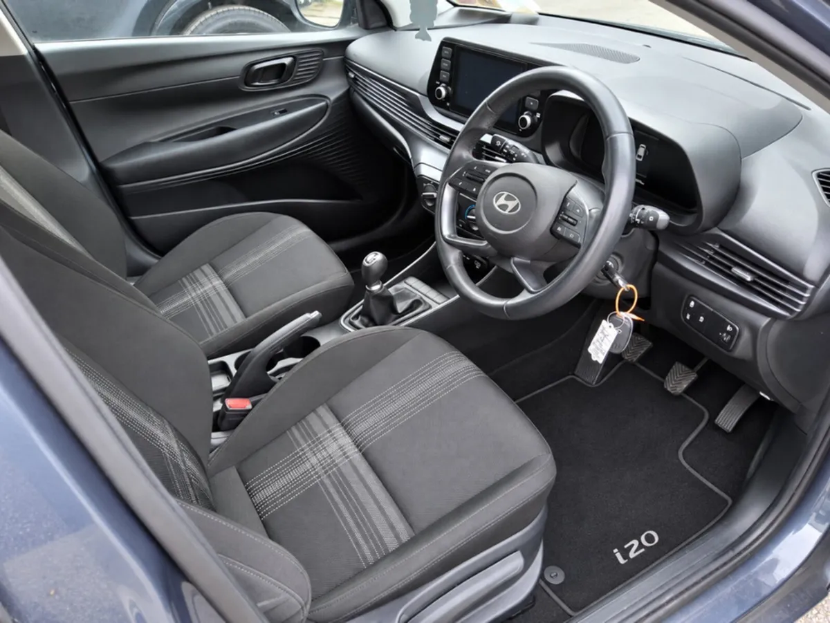Hyundai i20 PETROL 5DR - Image 6