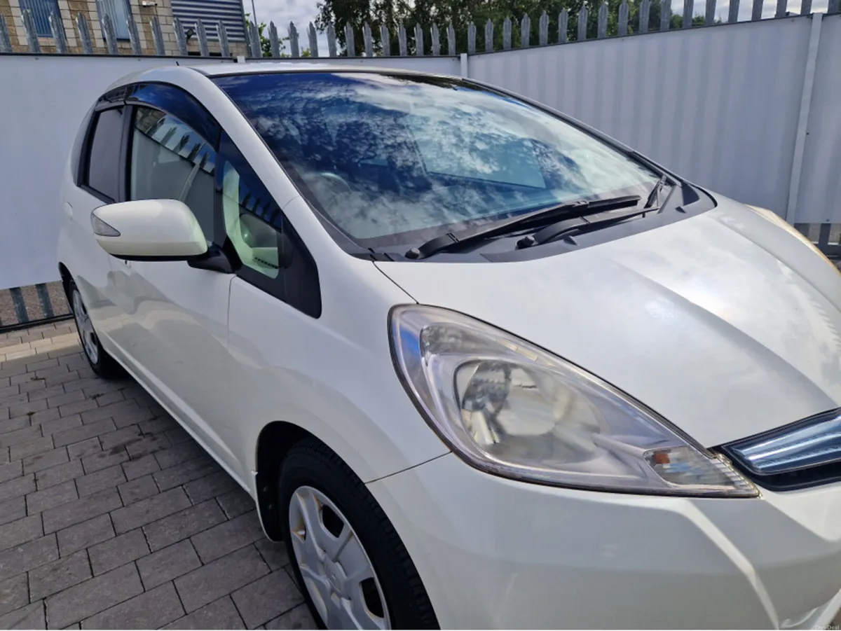 Honda Fit 1.3PETROL HYBRID AUTO - Image 2