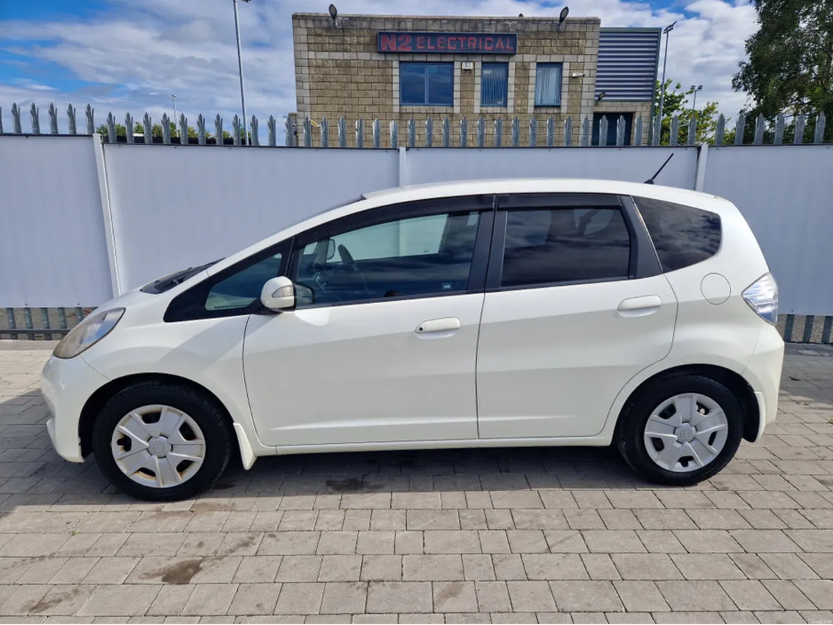 Honda Fit 1.3PETROL HYBRID AUTO - Image 6