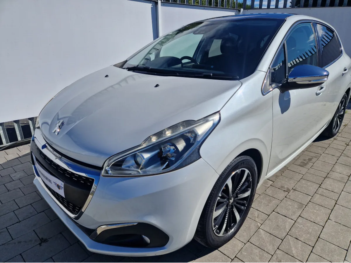 Peugeot 208 1.2 PETROL AUTO - Image 5