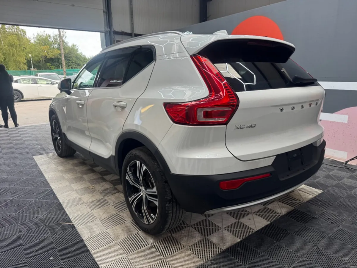 Volvo XC40 2022 VOLVO XC40 RECHARGE PLUG-IN HYBRID - Image 5