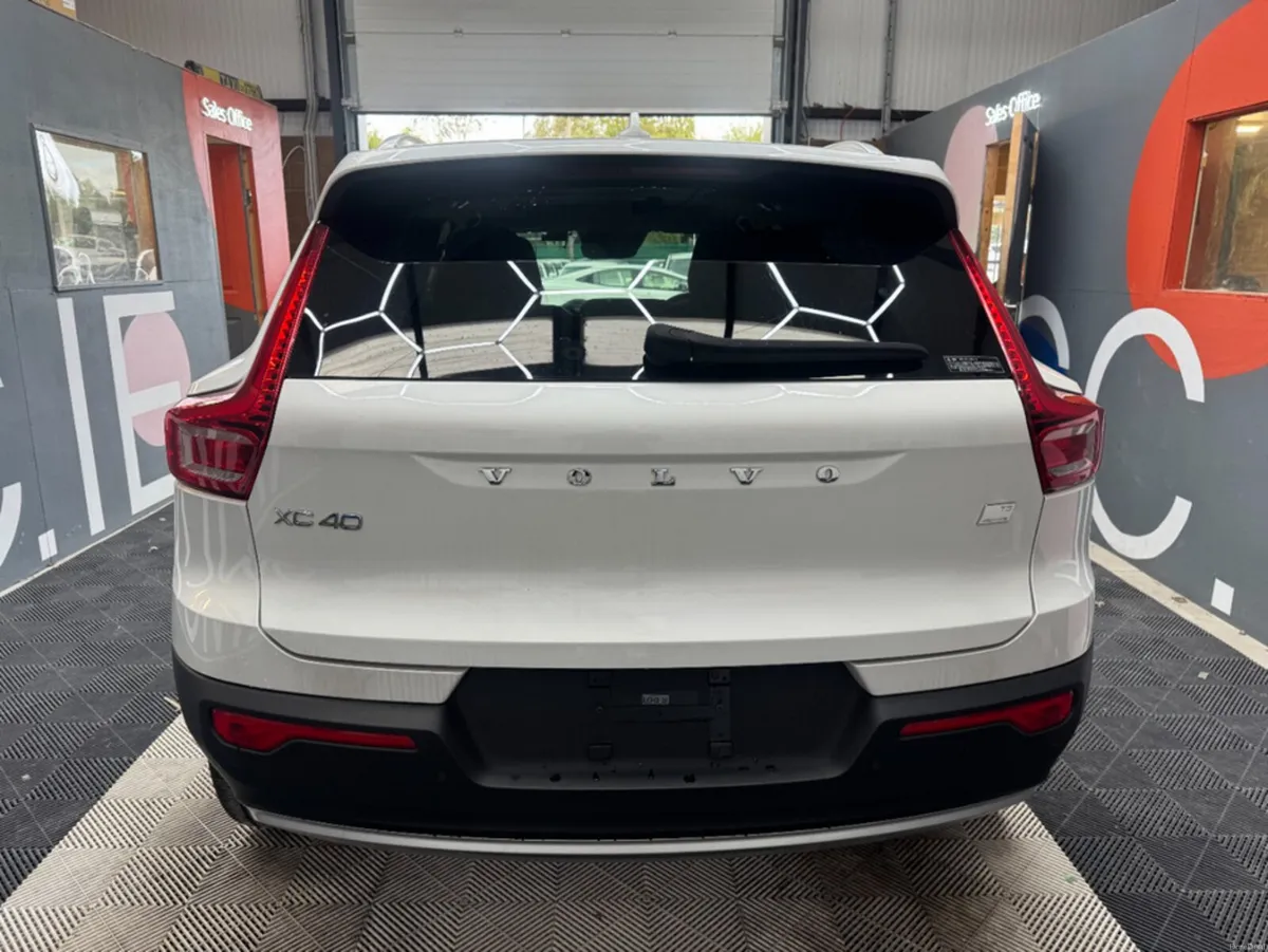 Volvo XC40 2022 VOLVO XC40 RECHARGE PLUG-IN HYBRID - Image 4
