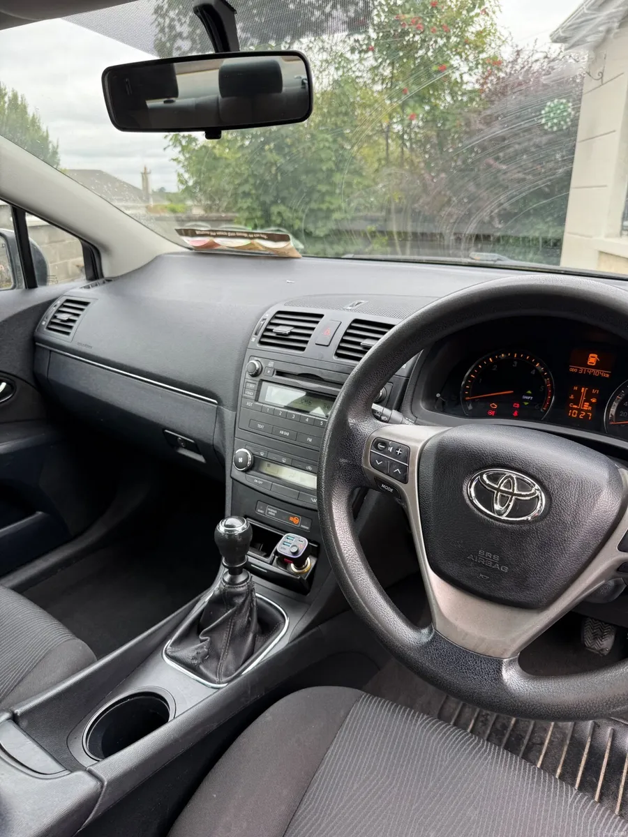 Toyota Avensis 2011 - Image 6
