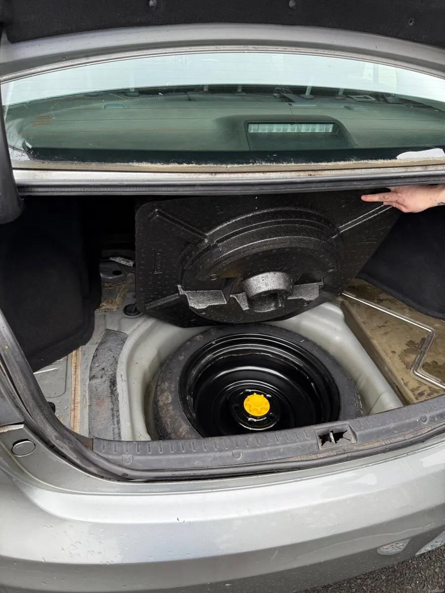 Toyota Avensis 2011 - Image 5