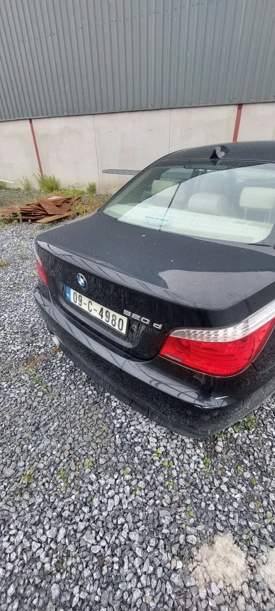 BMW 5-Series 2009 - Image 2