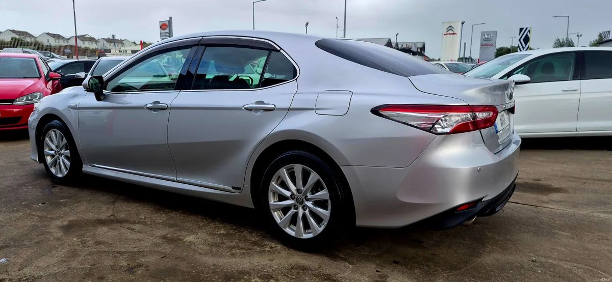 Toyota Camry hybrid/petrol auto new model low kms - Image 6