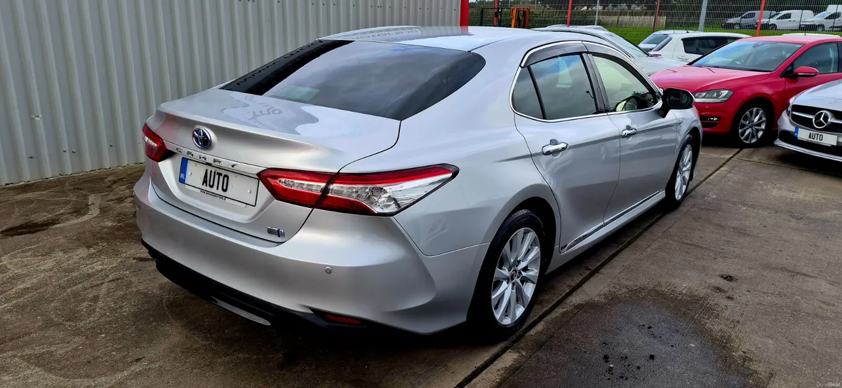 Toyota Camry hybrid/petrol auto new model low kms - Image 5