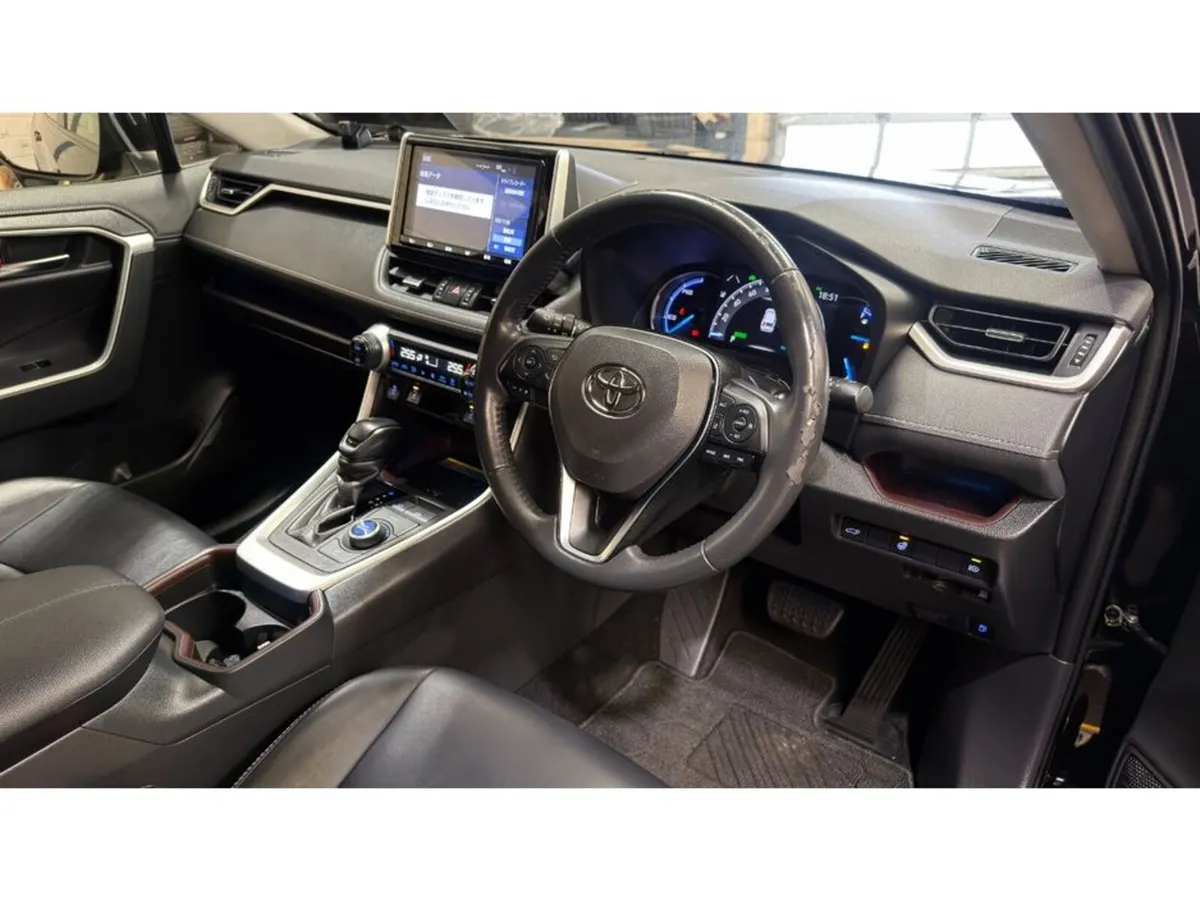 Toyota RAV4 4WD HYBRID G LEATHER - Image 4