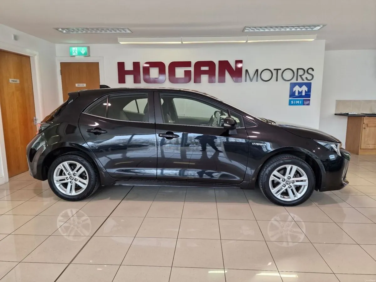 Toyota Corolla Hybrid Luna 5DR H/B Automatic - Image 3