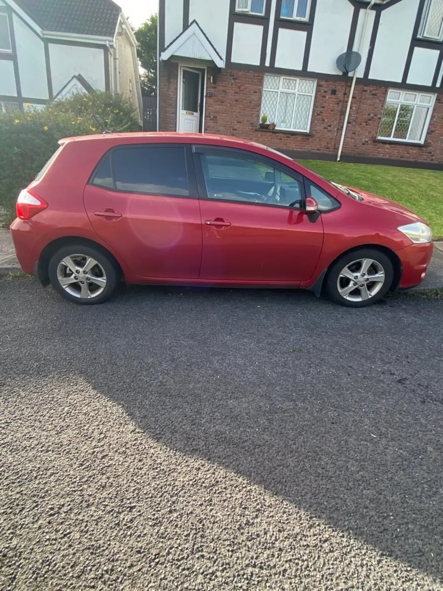 Toyota Auris 2010 - Image 1