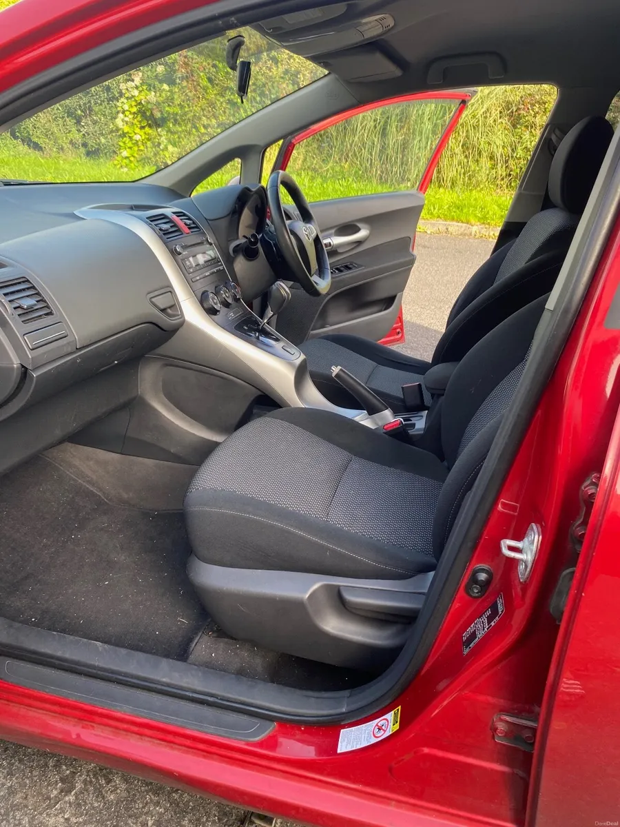Toyota Auris 2010 - Image 4