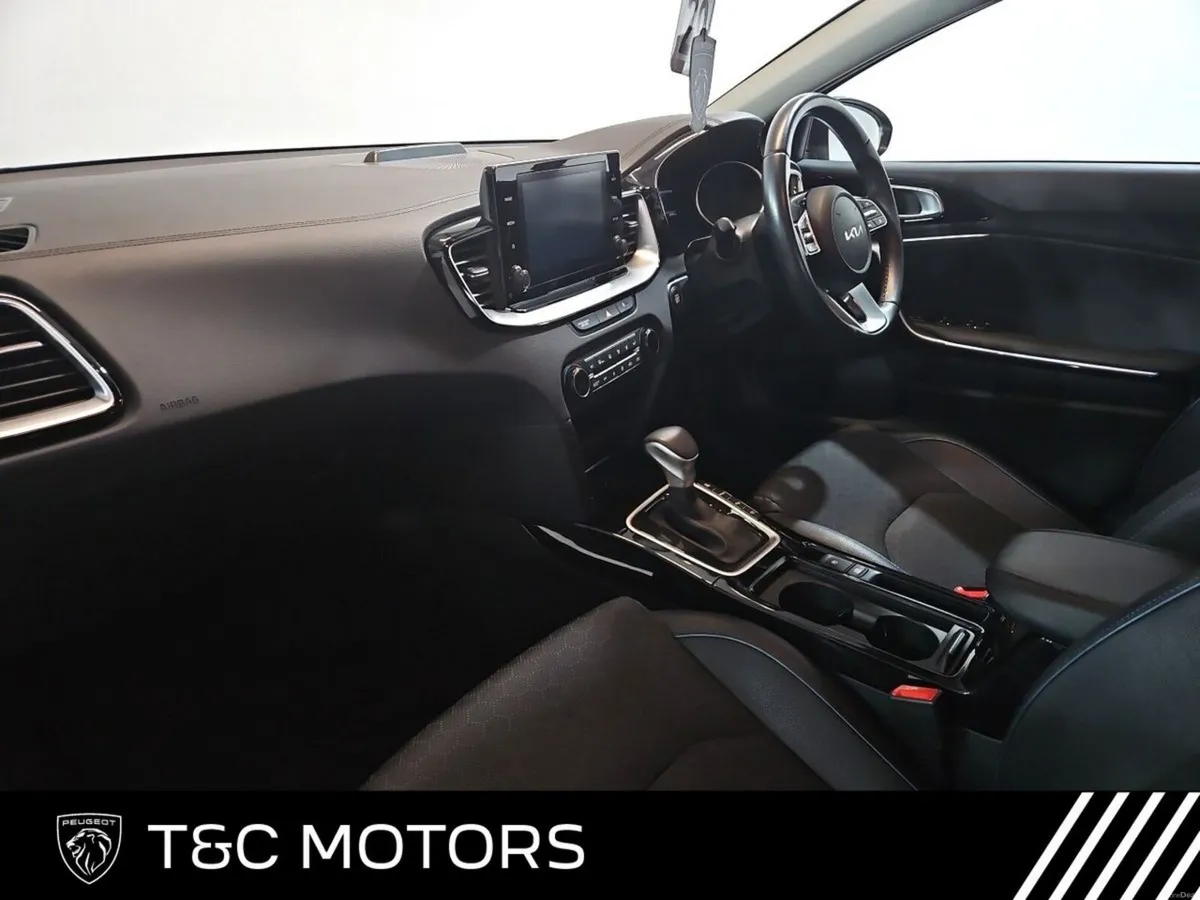 Kia XCeed *Low Mileage Plug-In Hybrid* Rear Camera - Image 4