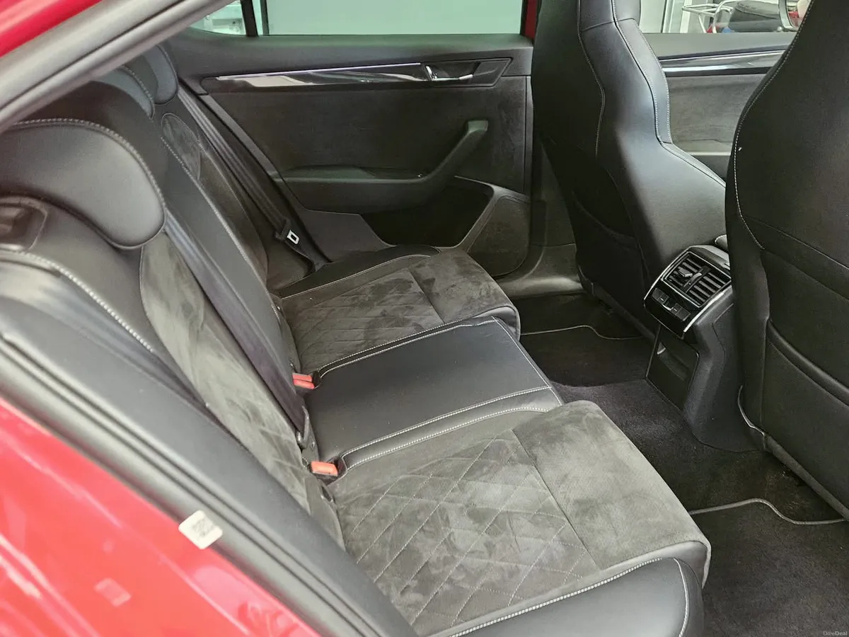 19 SKODA SUPERB SPORTLINE 2.0 DIESEL - Image 4