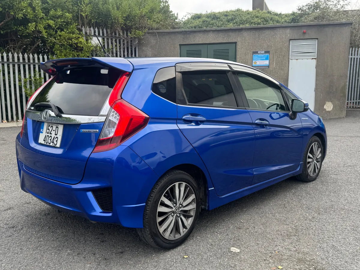 Honda Fit 2015 Automatic hybrid Full option - Image 4