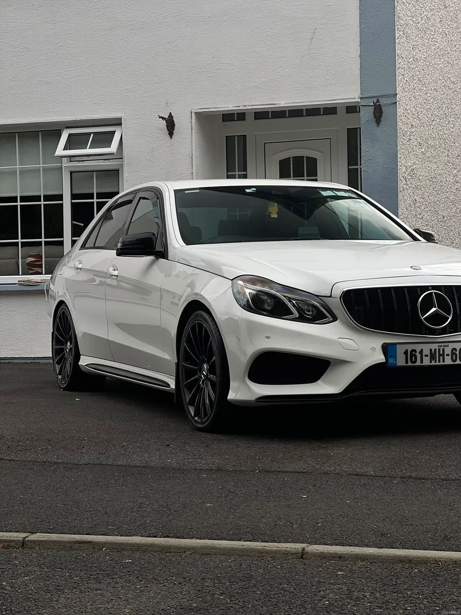 Mercedes E220 amg line night edition - Image 1