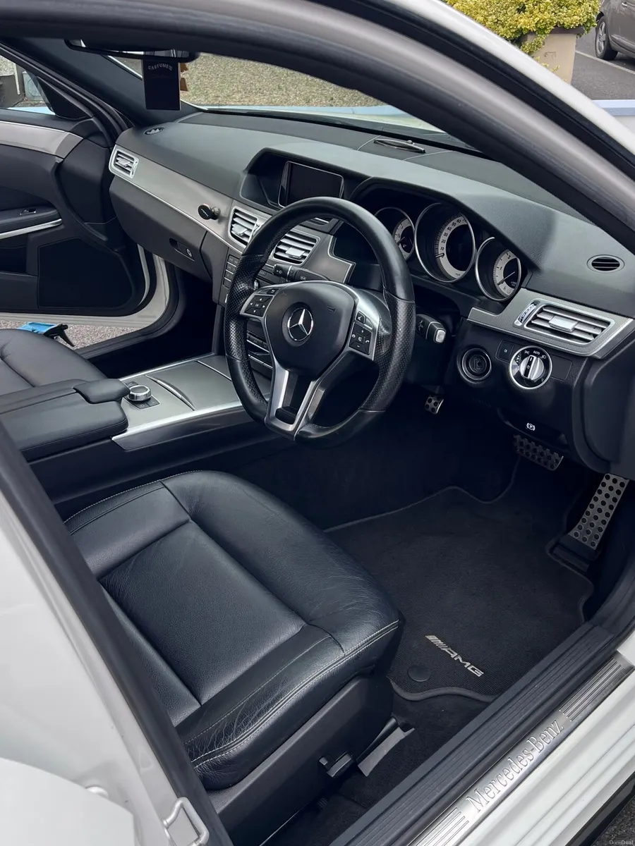 Mercedes E220 amg line night edition - Image 6