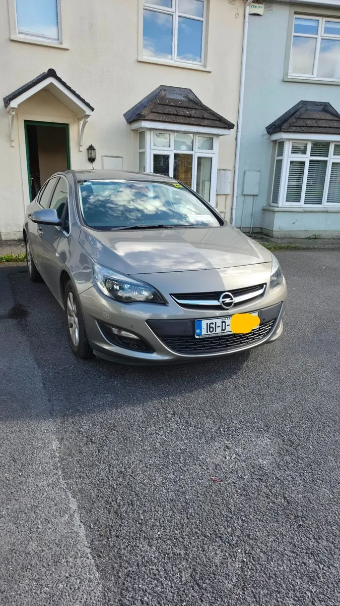 161 Opel Astra Saloon - Image 2