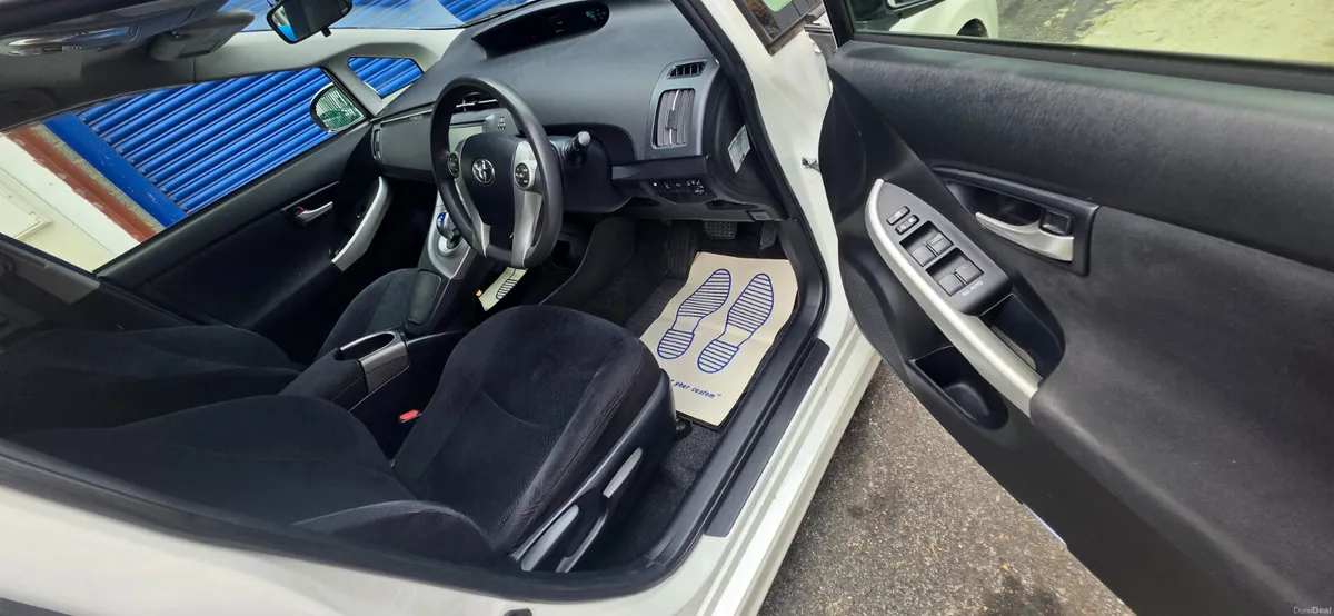 Toyota prius High spec - Image 5