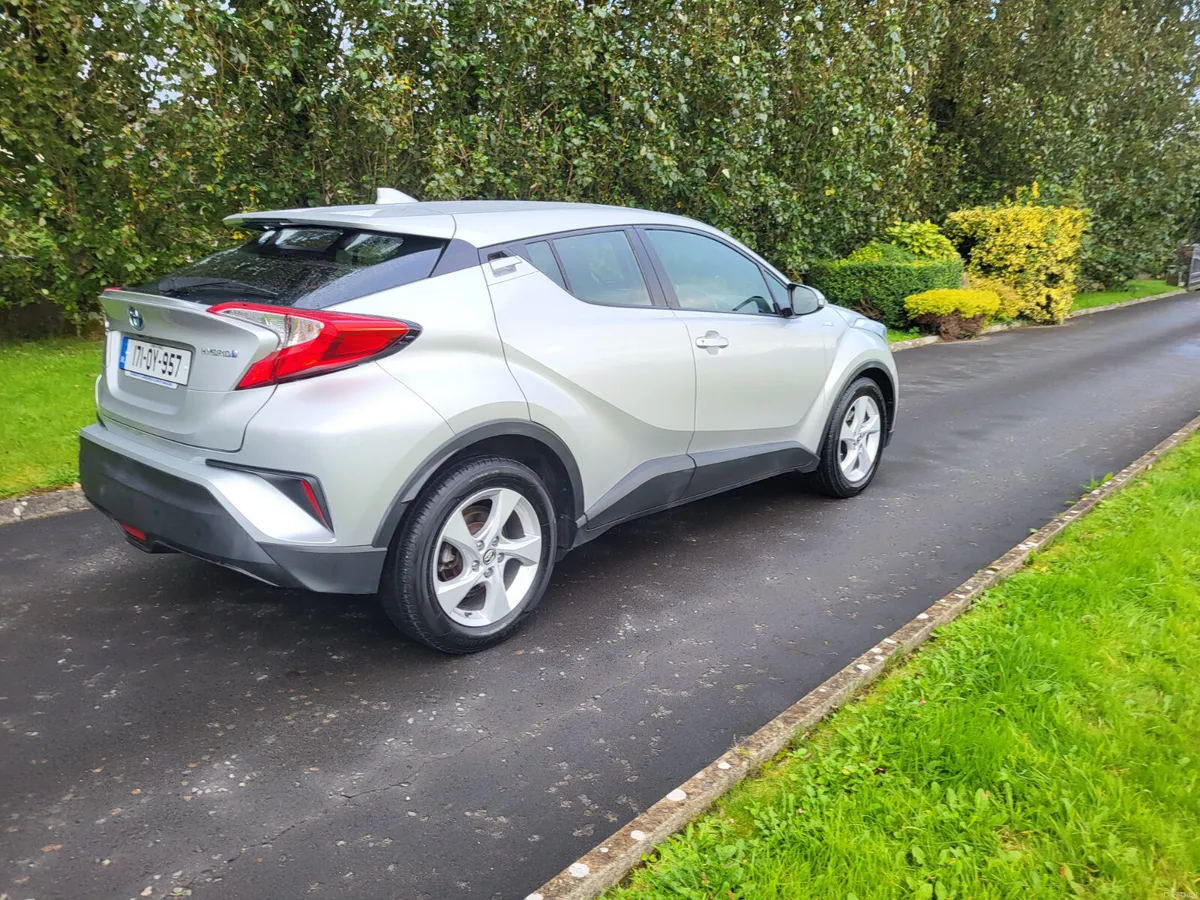 Toyota C-HR HYBRID AUTOMATIC - Image 2