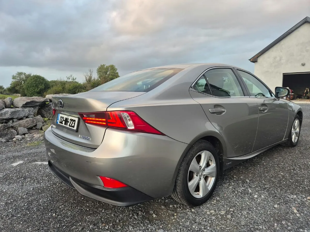 Lexus IS 2013 - Image 2